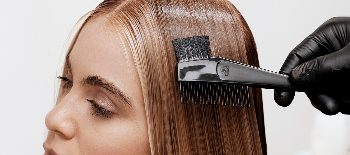 Wella Surreal Blonde - Applying the gloss